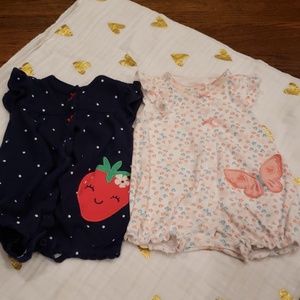 2 Rompers 0 to 3 months